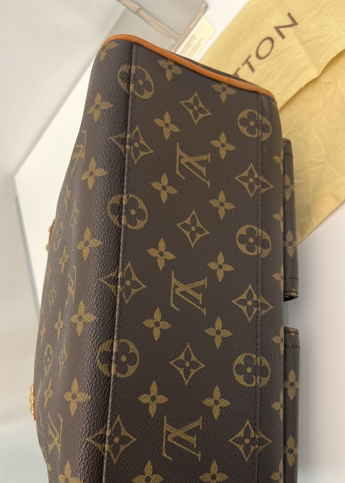 Louis Vuitton Manhattan